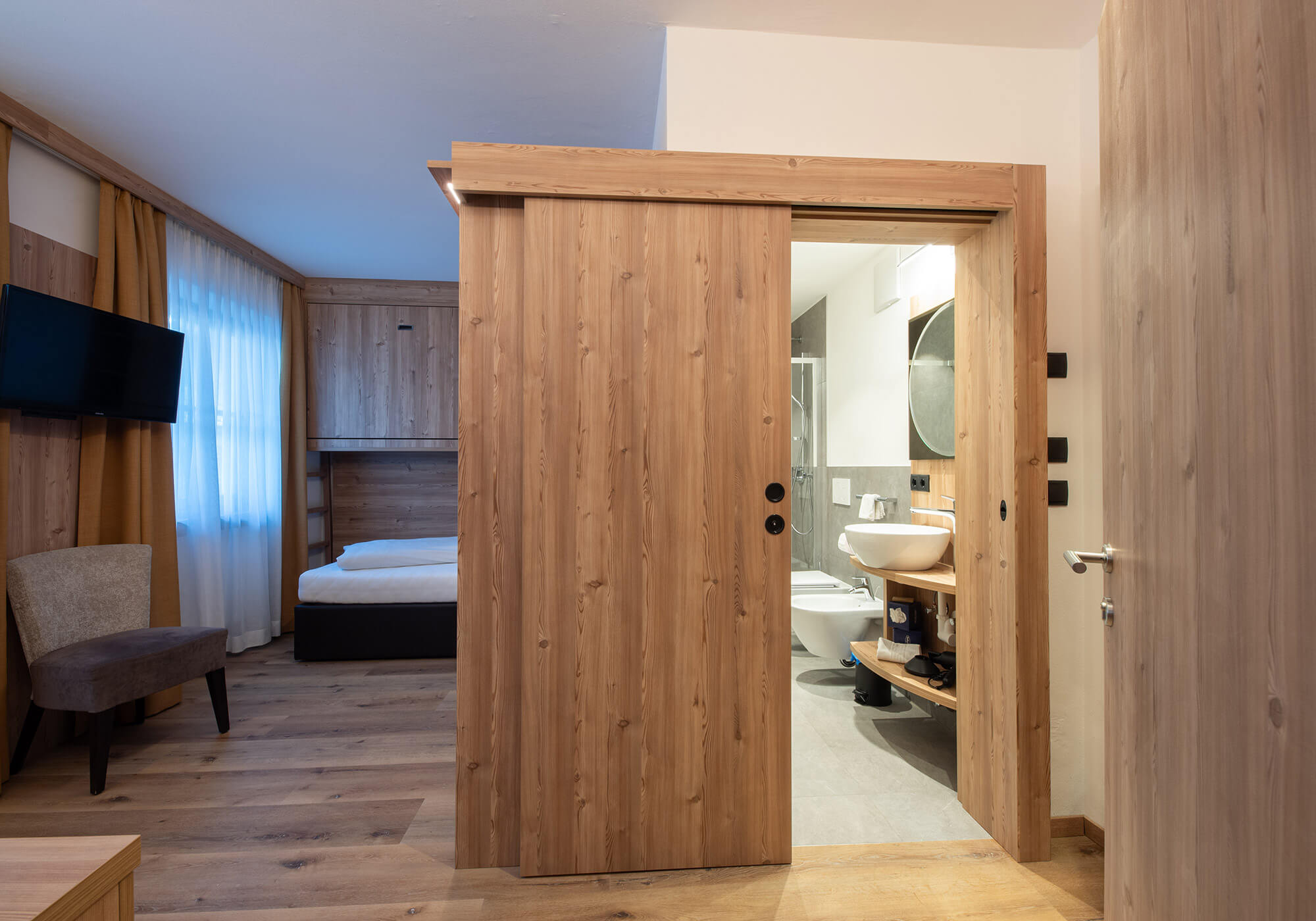 Living Suite XL - 2 moderne Badezimmer